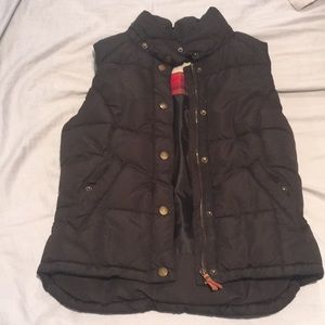 Size 6 Womans matte black puffer vest
